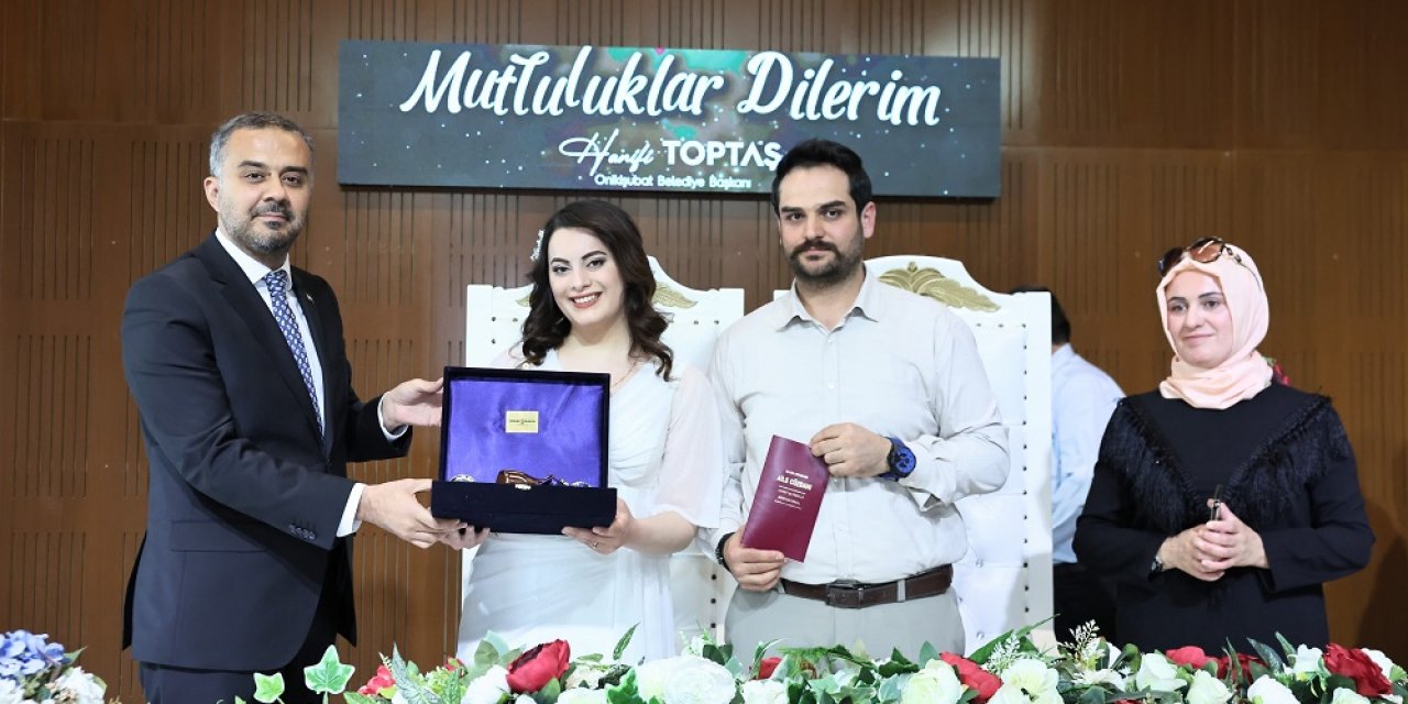 Başkan Toptaş ilk nikahı kıydı!