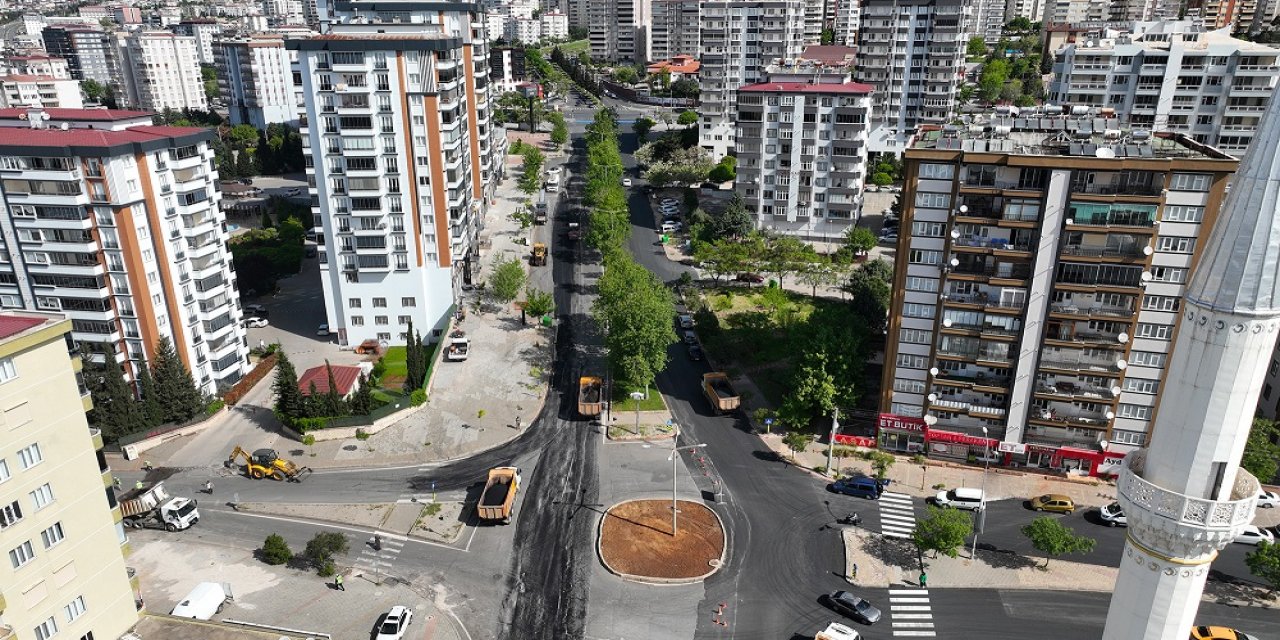 Başkonuş Caddesi ve Bağlantı Yolunun Ulaşım Standardı Artırılıyor