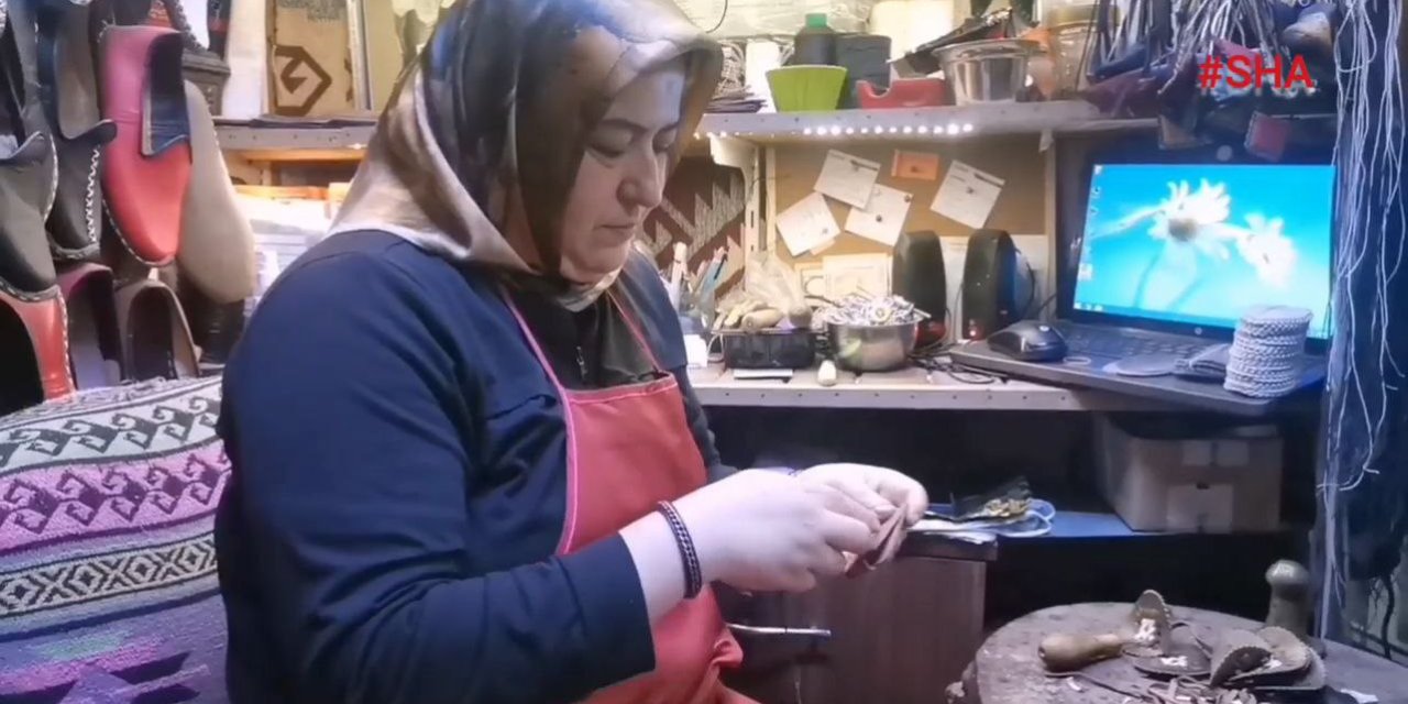 Kahramanmaraş'ta Bayan Çarık Ustasının Maraş Yemenisine yoğun ilgi  