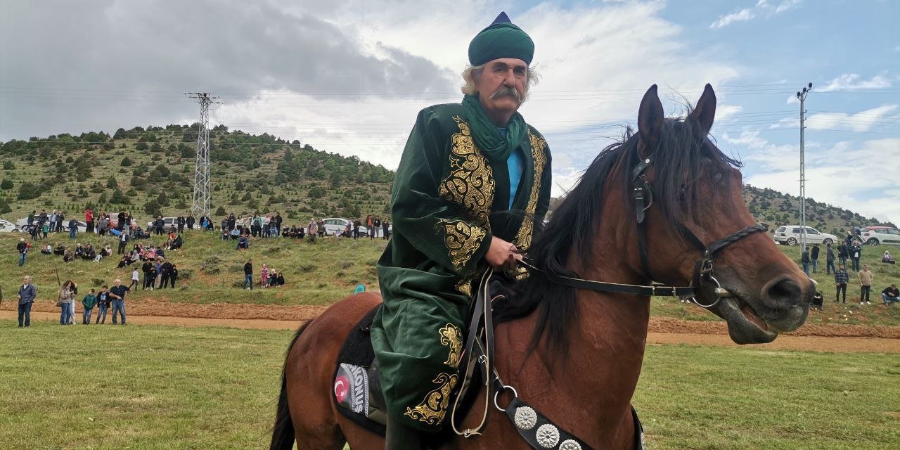 Safkan Arap Atları Kıyasıya Yarıştı!