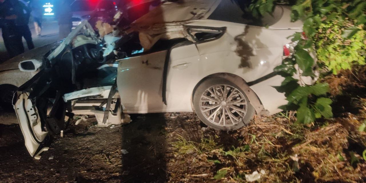 Kahramanmaraş’ta otomobil önce bariyerlere sonra tır dorsesine çarptı: 1 yaralı 