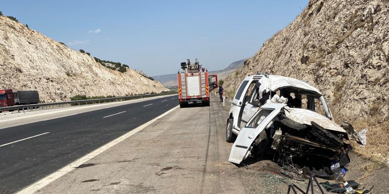 Kahramanmaraş-Gaziantep yolunda feci kaza: 2’si ağır 6 yaralı  