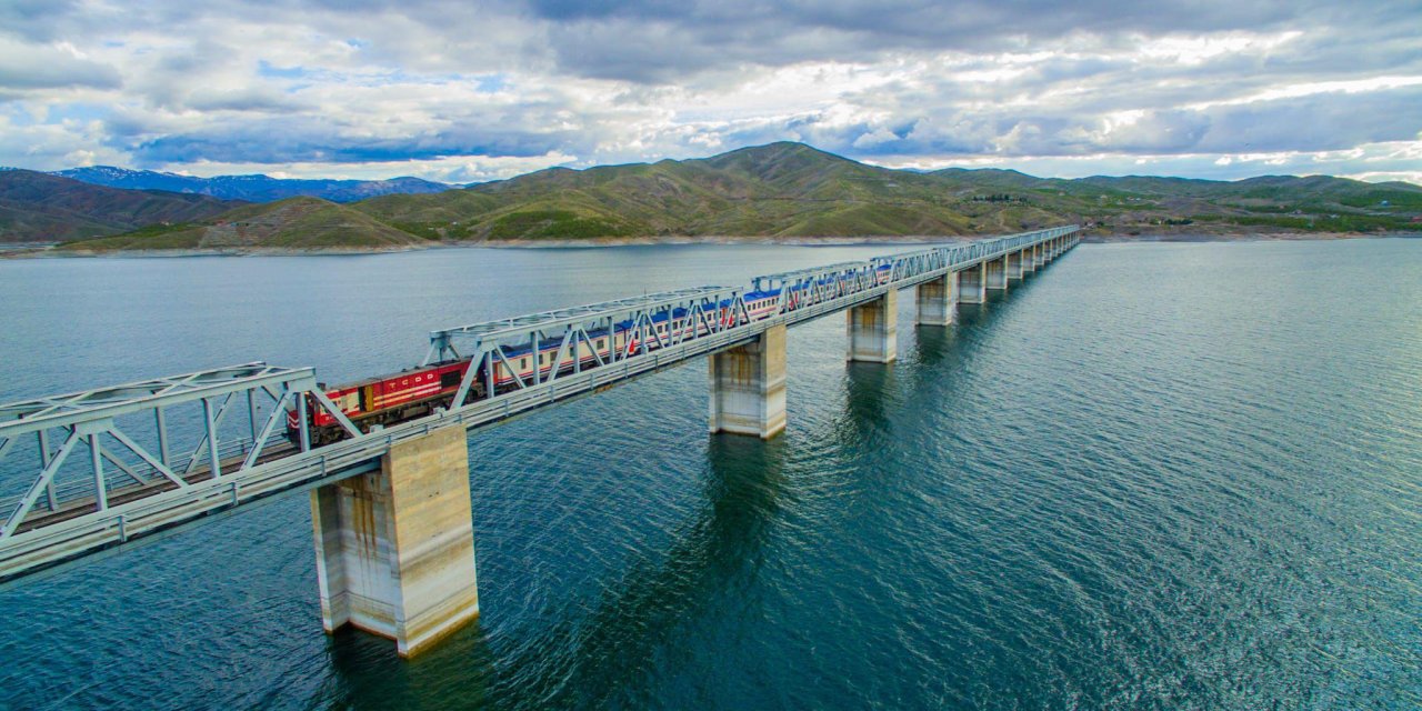 Öğretmenlere Trenlerde Yüzde 50 İndirim!