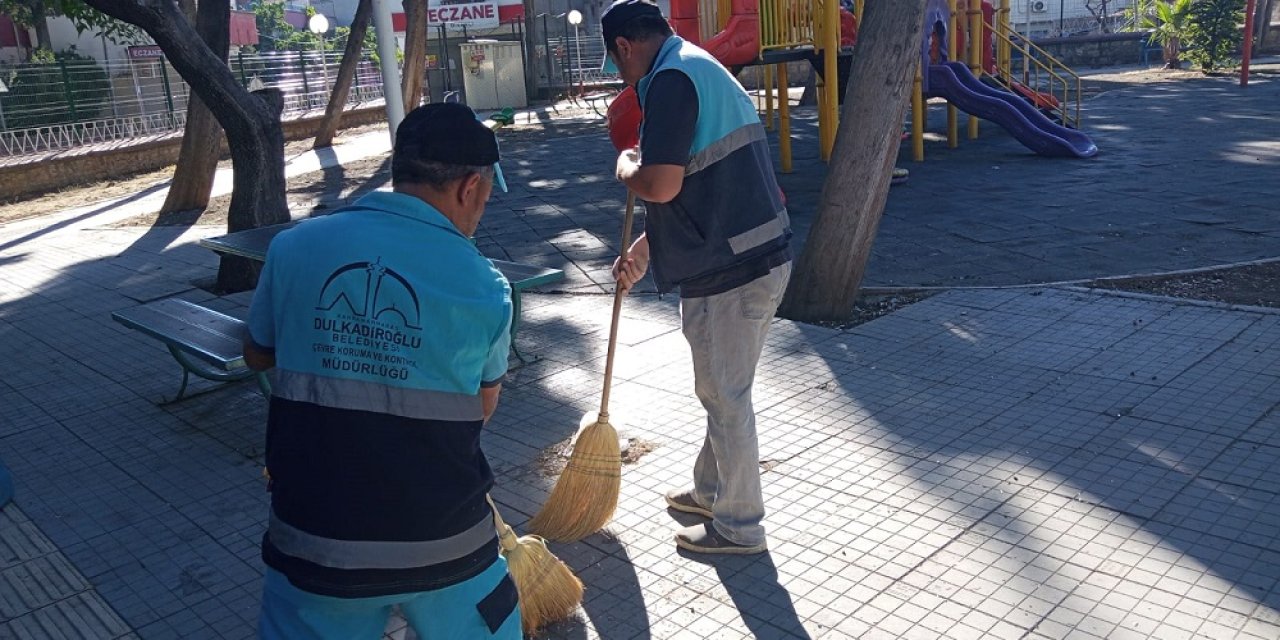 Park Ve Bahçeler Özenle Temizleniyor