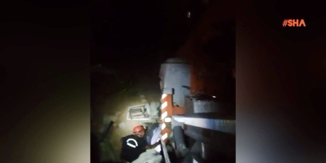 Kahramanmaraş’ta freni boşalan kamyon apartman bahçesine uçtu 