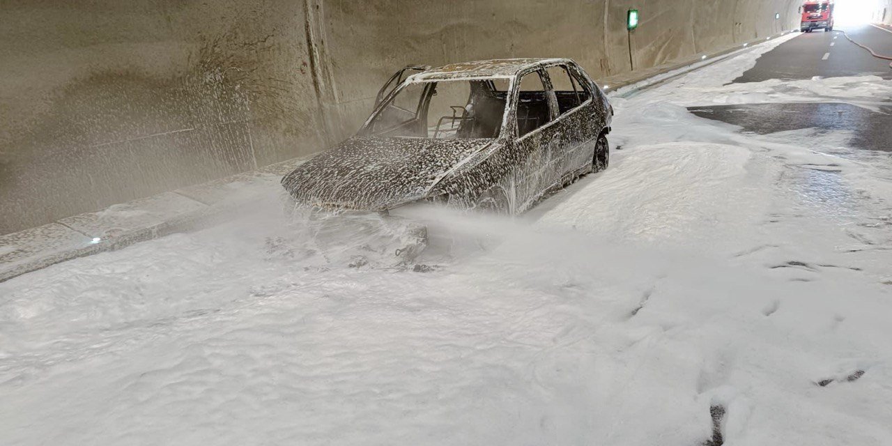 Kahramanmaraş’ta otomobil demir yığınına döndü 