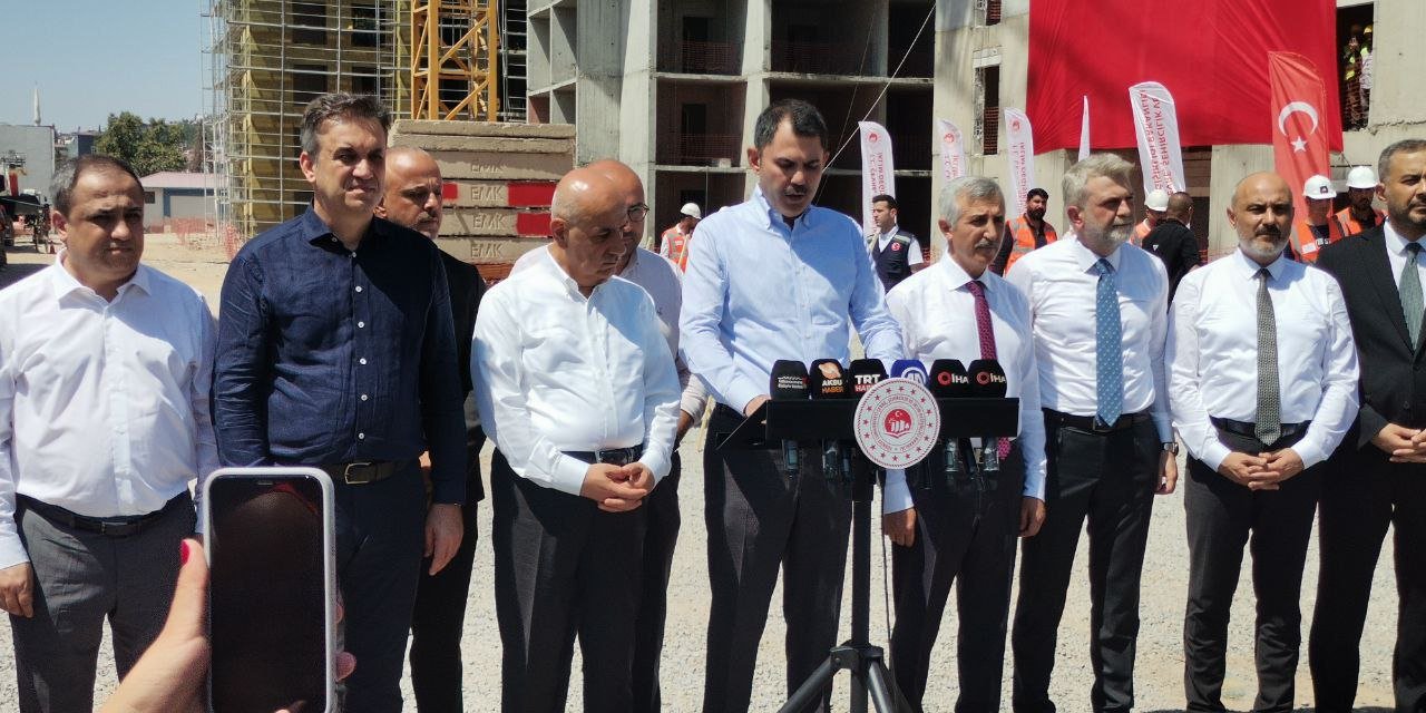 Bakan Kurum, Ebrar Sitesi İnşaat Alanında İncelemede Bulundu: "Deprem Bölgesi Tüm Türkiye'dir" 