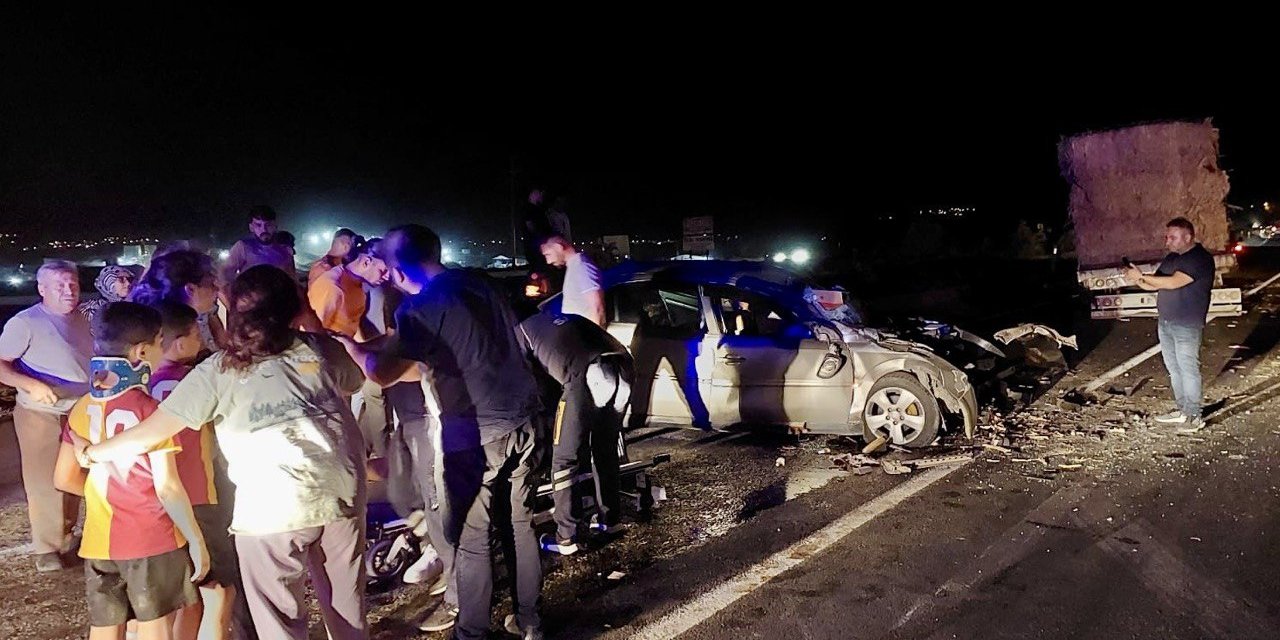 Pazarcık’ta otomobil ile tır kazası: 2’si ağır 4’ü çocuk 8 yaralı 