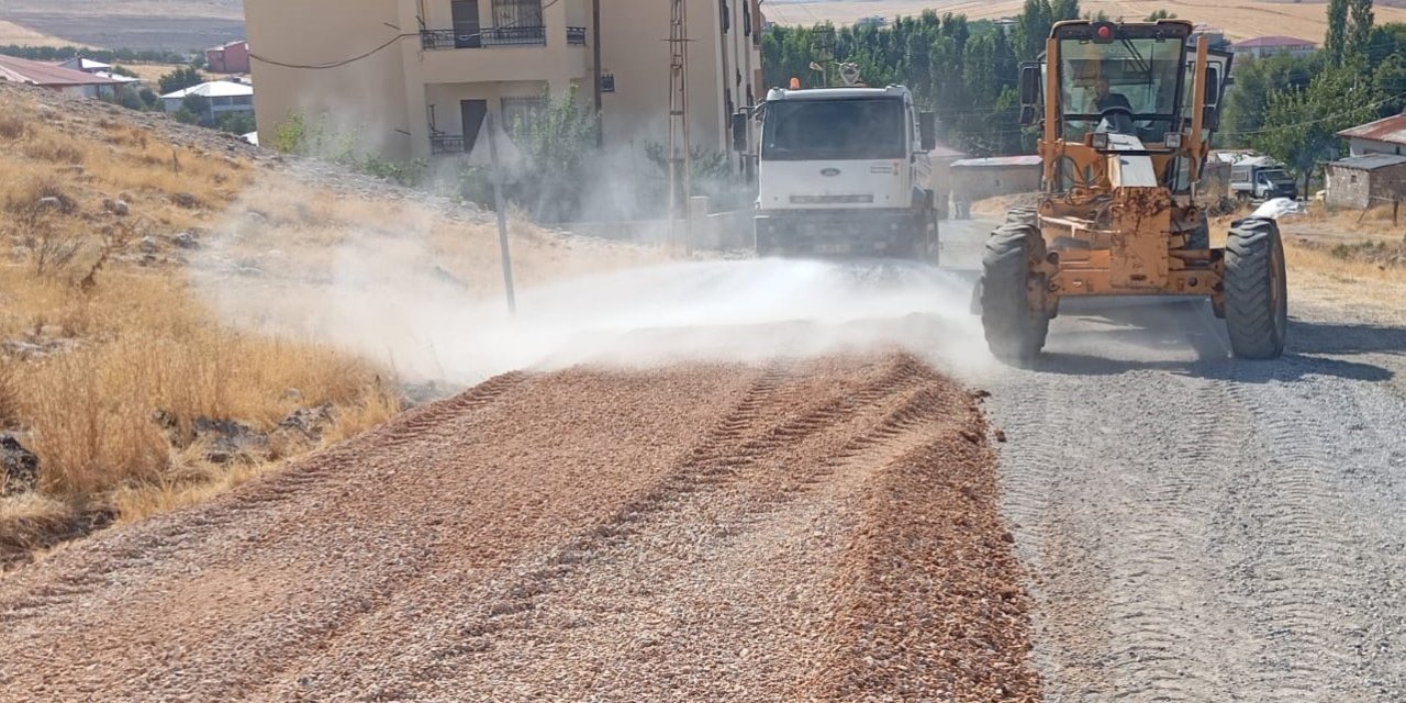 Elbistan’da Yalıntaş - Aksakal Grup Yolu Yapılıyor