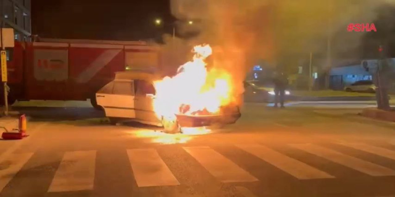 Kahramanmaraş’ta otomobil cayır cayır yandı  