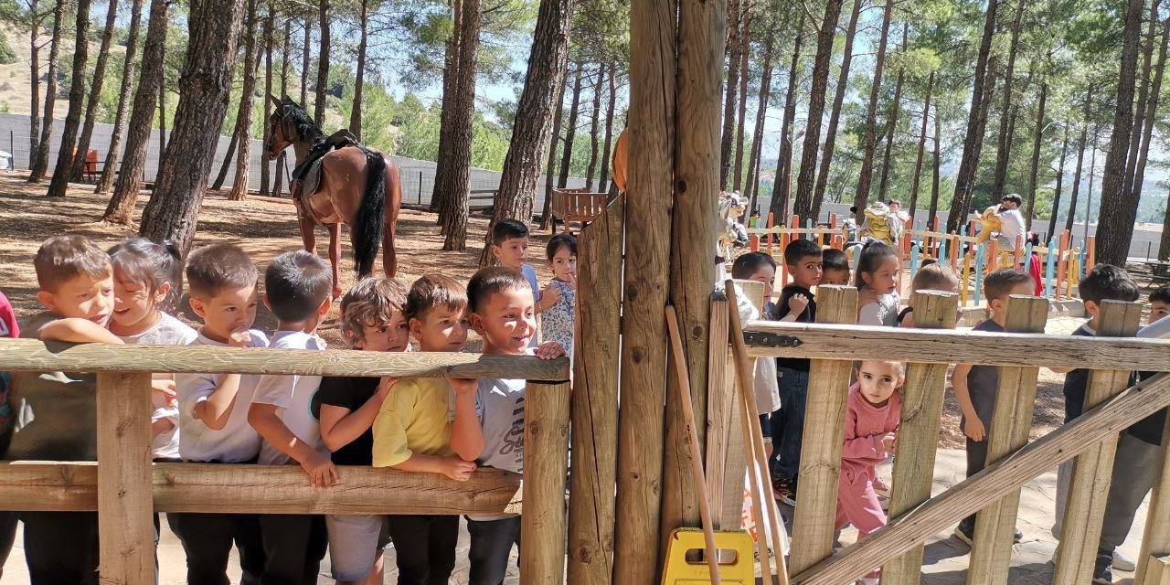 Kahramanmaraş'ta öğrencilerden hayvan barınağına özel ziyaret!  
