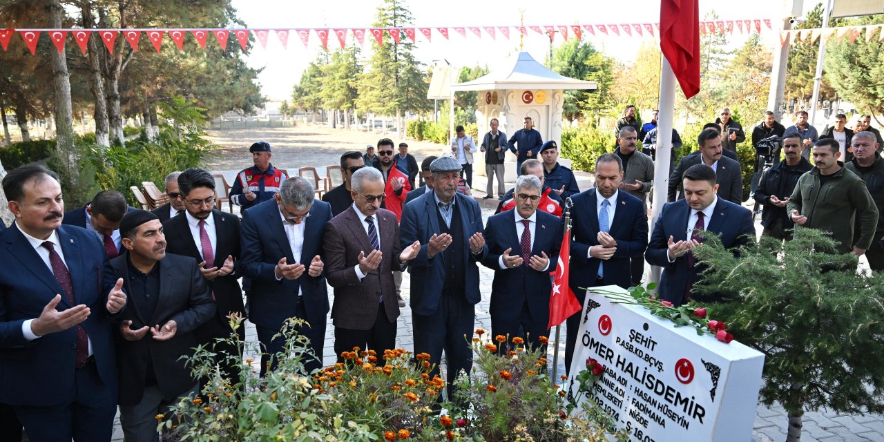 Uraloğlu, 15 Temmuz Kahramanı Şehit Halisdemir’in Kabrini Ziyaret Etti