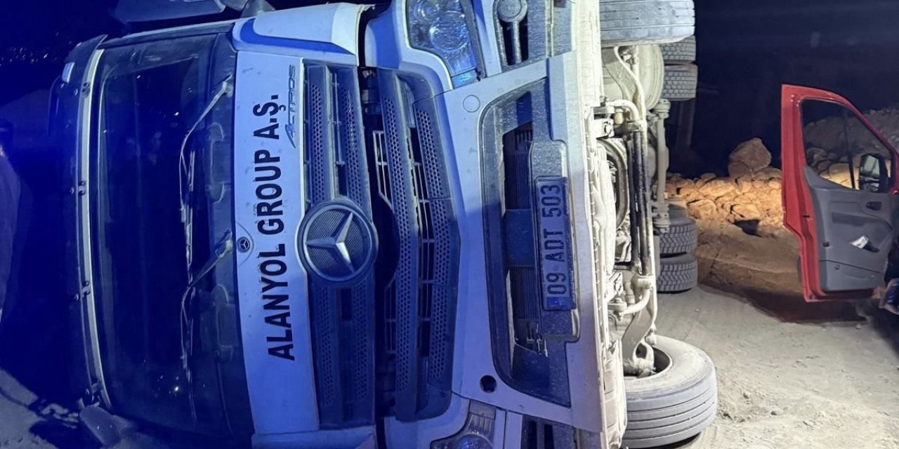 Kahramanmaraş’ta damperli kamyon devrildi sürücüsü yaralandı