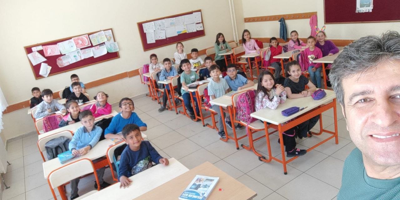 Depremzede Öğretmenden İnanılmaz Azim 