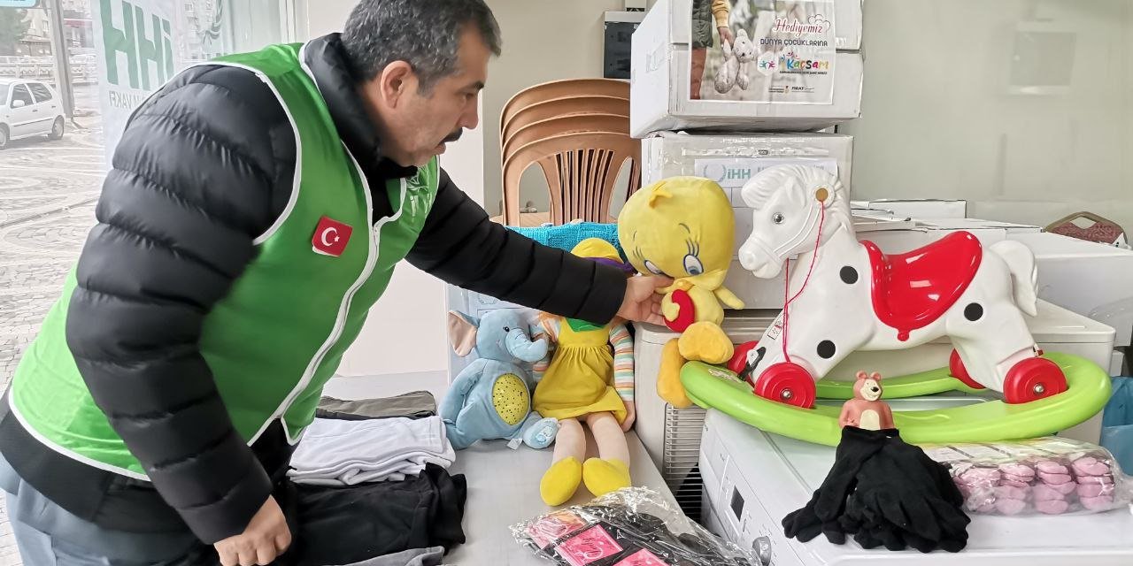 Kahramanmaraş'tan Savaş Mağduru Çocuklara Umut Eli: Hediyeler İHH'ya Ulaştırıldı 