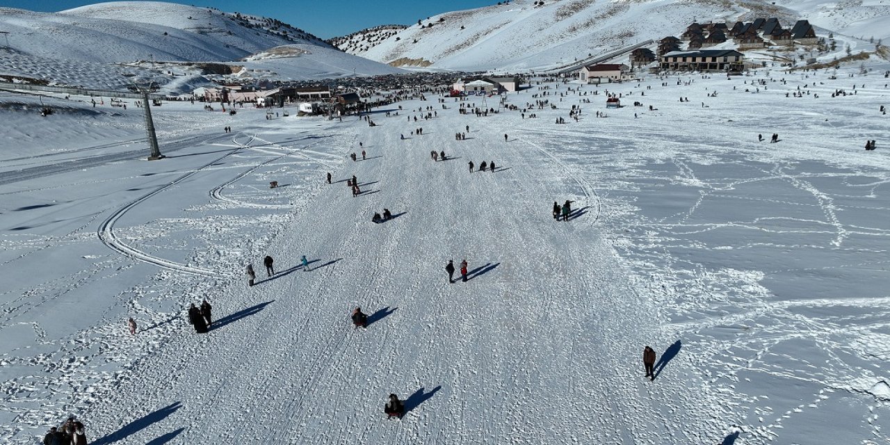 Yedikuyular Kayak Merkezi Yılbaşı Tatilinde Ziyaretçi Akınına Uğradı