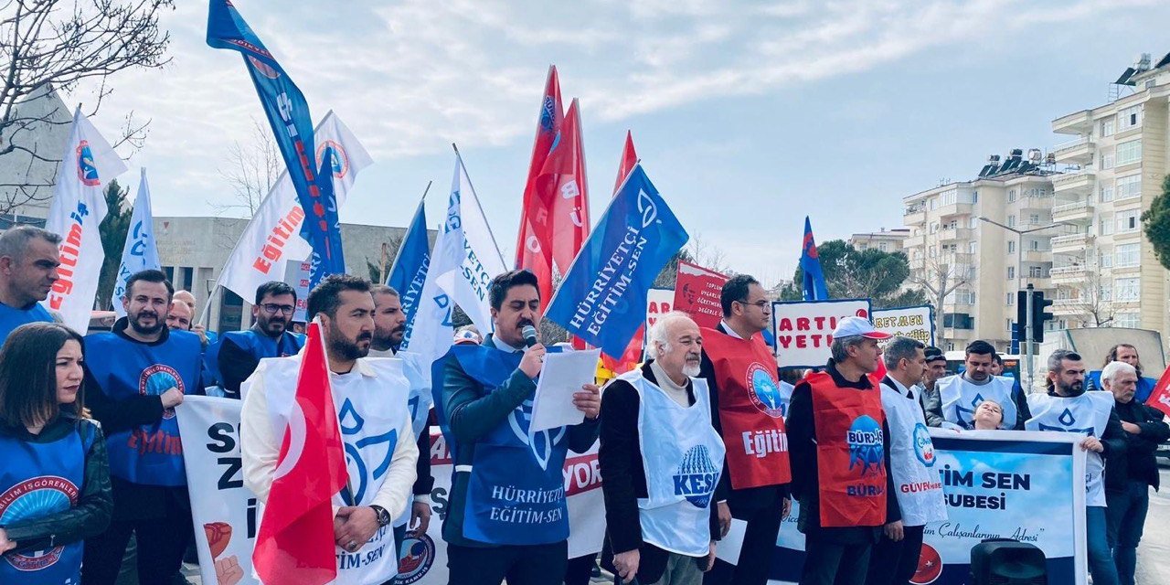 Kamu Çalışanları Protesto Etti