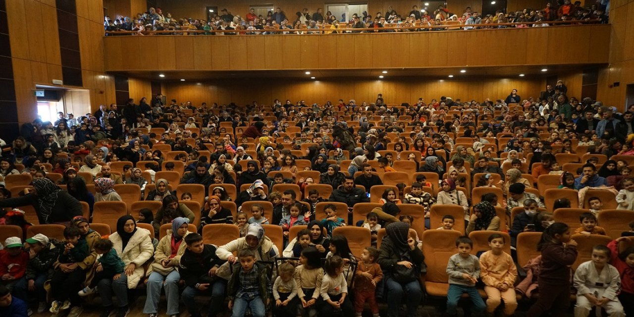 Sahne Maraş Tiyatro Okulu’ndan Çocuklara Eğlenceli Tiyatro Gösterisi…