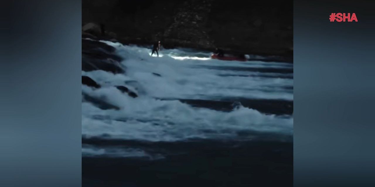 Balık tutmak için gitti suyun ortasında mahsur kaldı  