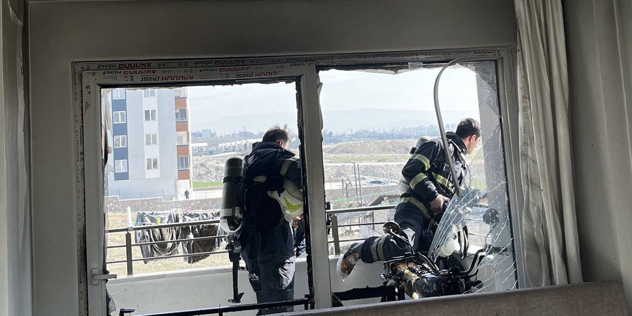 Kahramanmaraş’ta yangında itfaiye ekipleri 7 kişiyi kurtardı