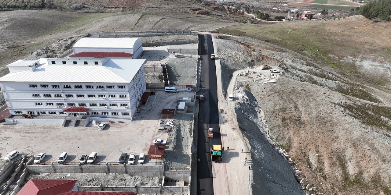 Türkoğlu’ndaki Yeni Okulun Ulaşımı İyileştiriliyor