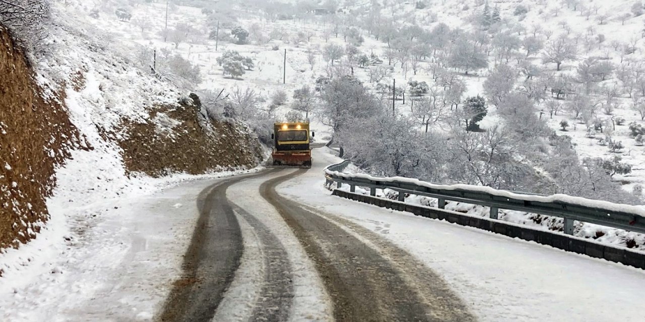 Büyükşehir Belediyesi, Yolları Açık Tutuyor!