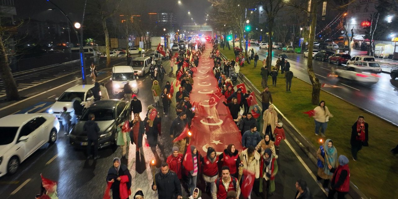 Bayraklar Dalgalandı, Kahramanmaraş Coşkuyla Yürüdü!