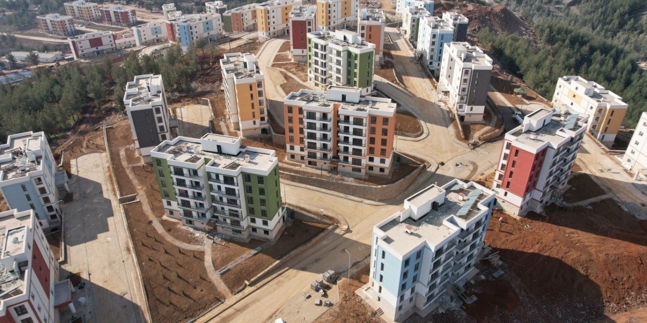 Türkoğlu’nda 2 Bin 970 Konut Afetzedelere Teslim Edildi