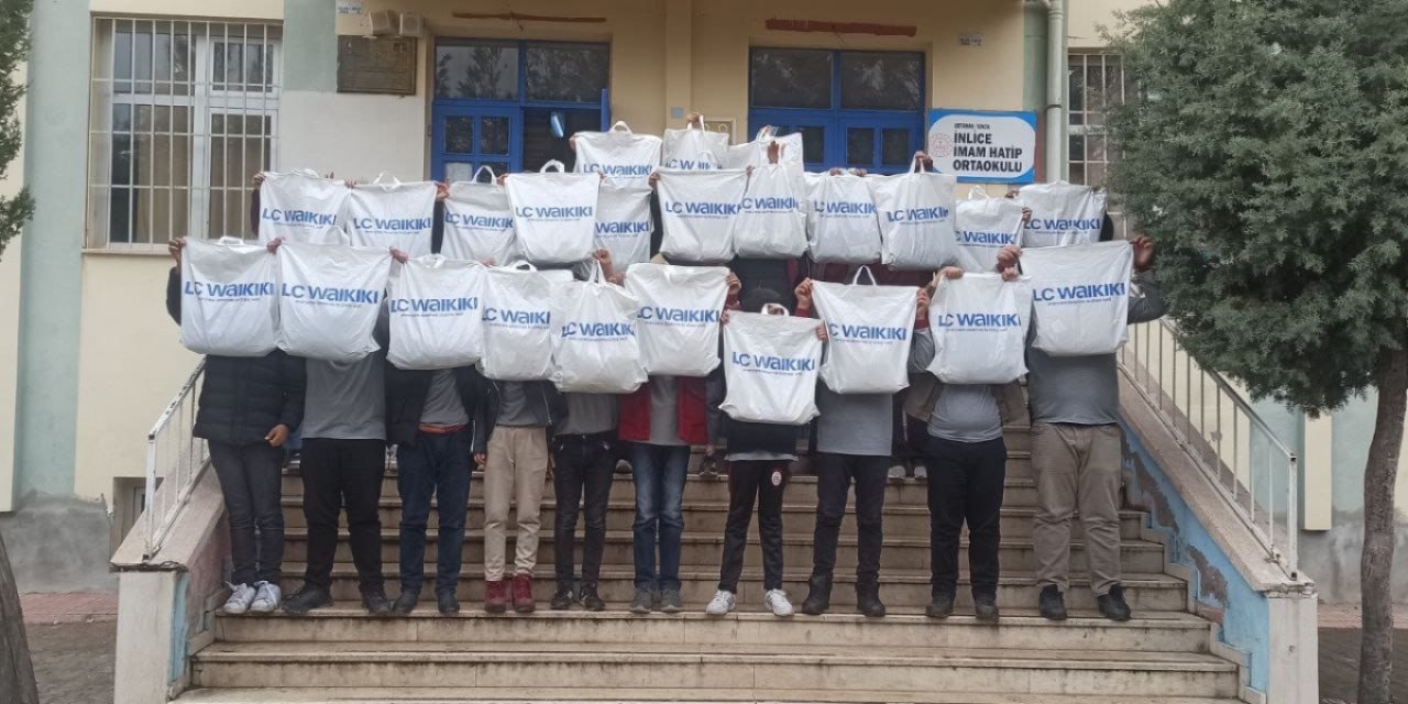 Adıyaman’da 14 bin depremzede ve ihtiyaç sahibi öğrenciye kıyafet desteği