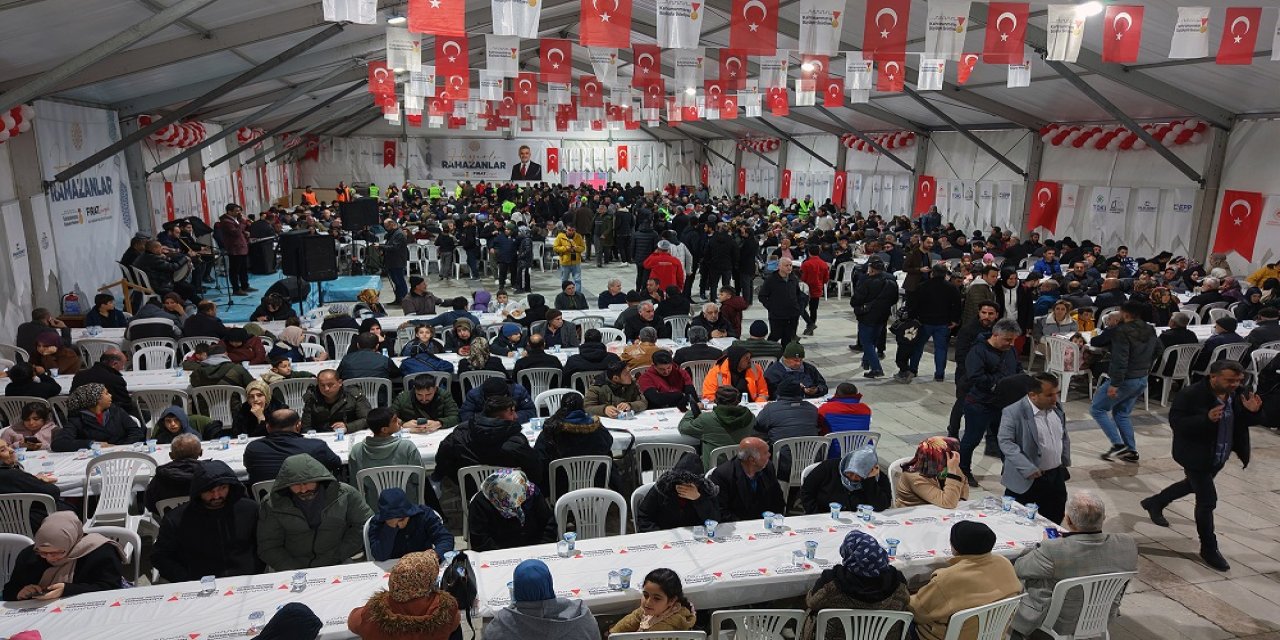 Kahramanmaraş’ta ilk İftar Milli İrade Meydanı'nda Yapıldı