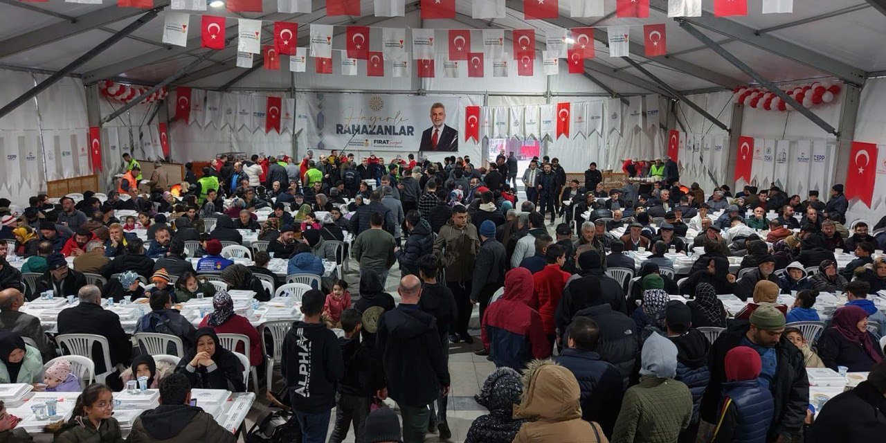Kahramanmaraş'ta her gün 20 bin kişilik iftar sofrası kuruluyor 