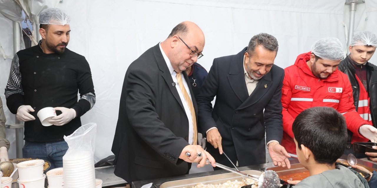 Başkan Akpınar, İftar Çadırında Vatandaşlarla Oruç açtı!