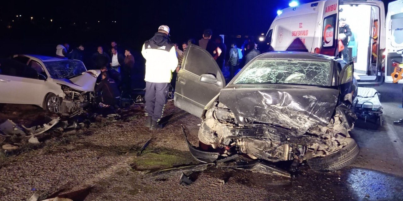 Elbistan'da İki Otomobil Çarpıştı: 1 Ağır Yaralı