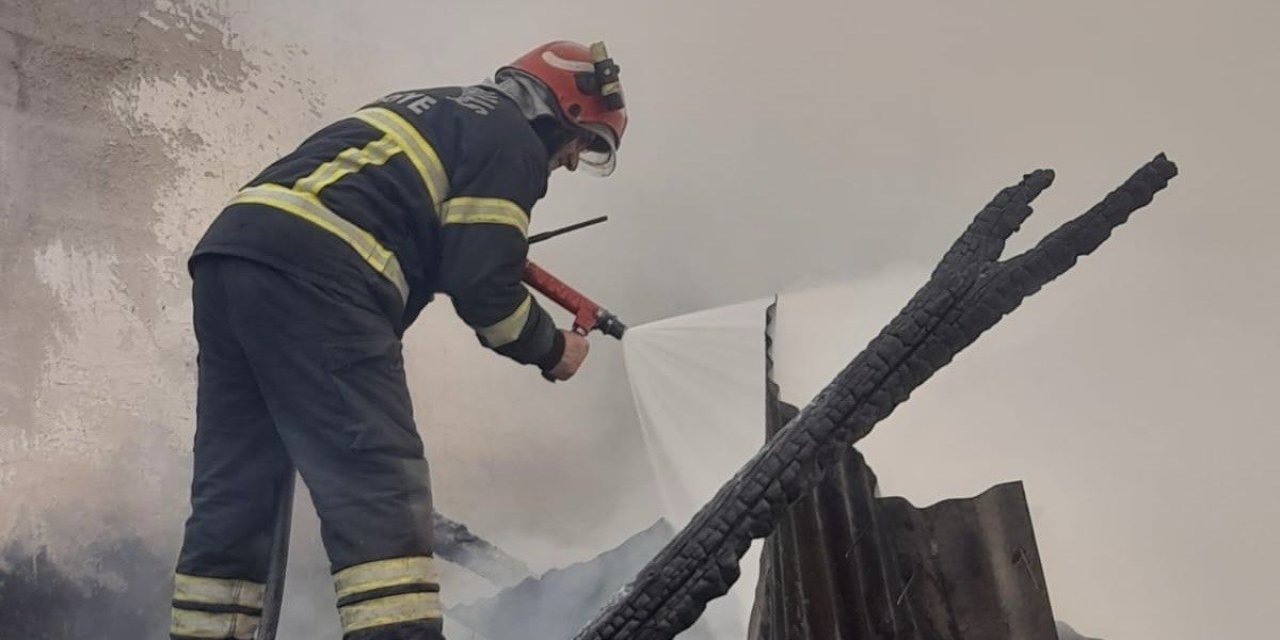 Kahramanmaraş’ta toprak ev yangında kül oldu 