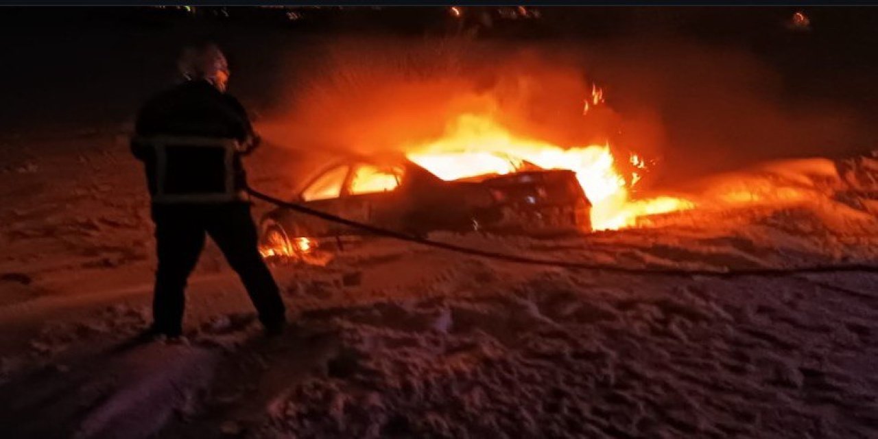 Afşin’de otomobil demir yığınına döndü 