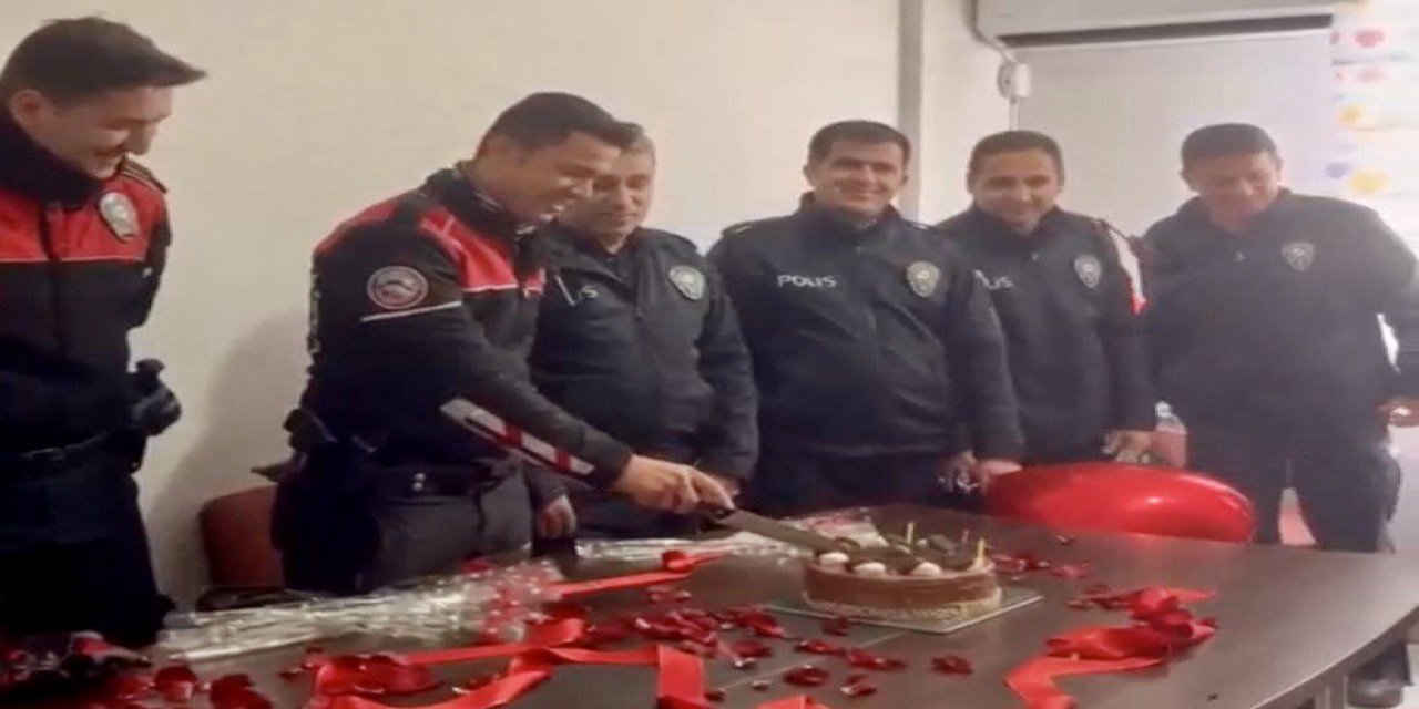 Kahramanmaraş'ta Öğrencilerden Polislere Sürpriz Kutlama
