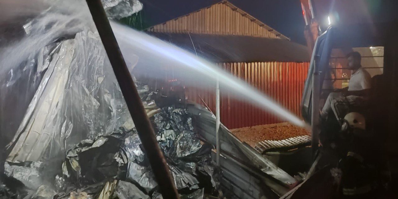 Kahramanmaraş’ta geri dönüşüm fabrikasında yangın  