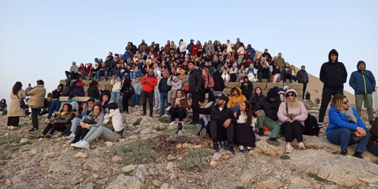 Nemrut Dağı’na ziyaretçi akını...