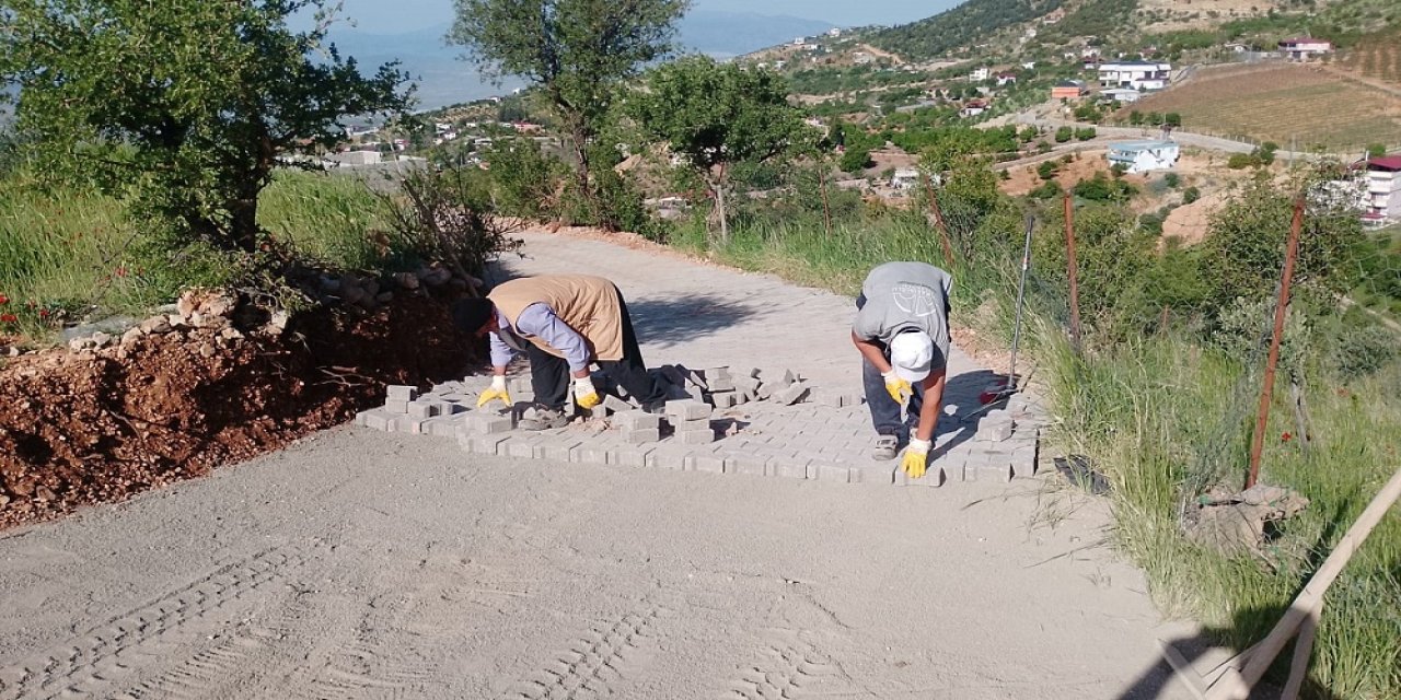 Dulkadiroğlu’nda Yol, Asfalt ve Parke Seferberliği Sürüyor