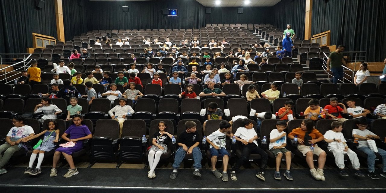 Kahramanmaraş'ta Minik Sanatseverlere Sinema Keyfi…