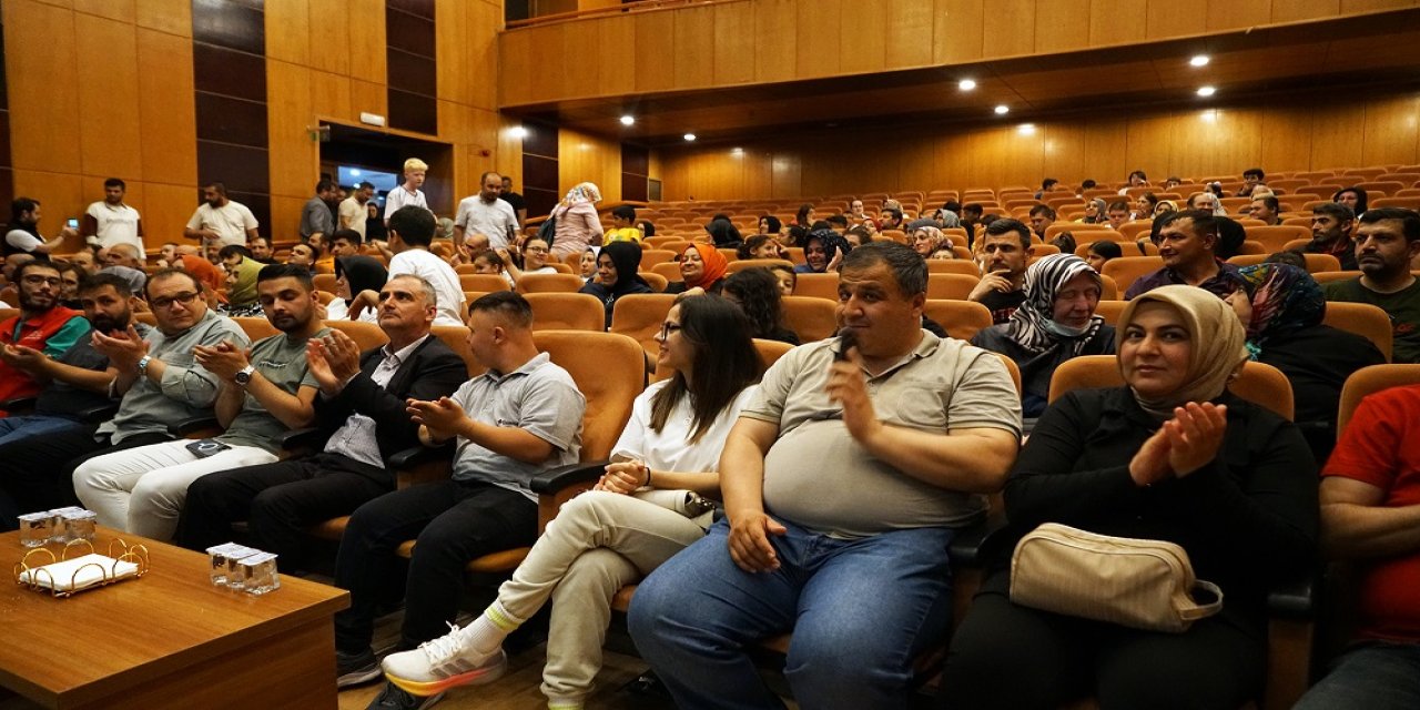 “Engelsiz Sinema” Etkinliğiyle Engeller Aşılıyor