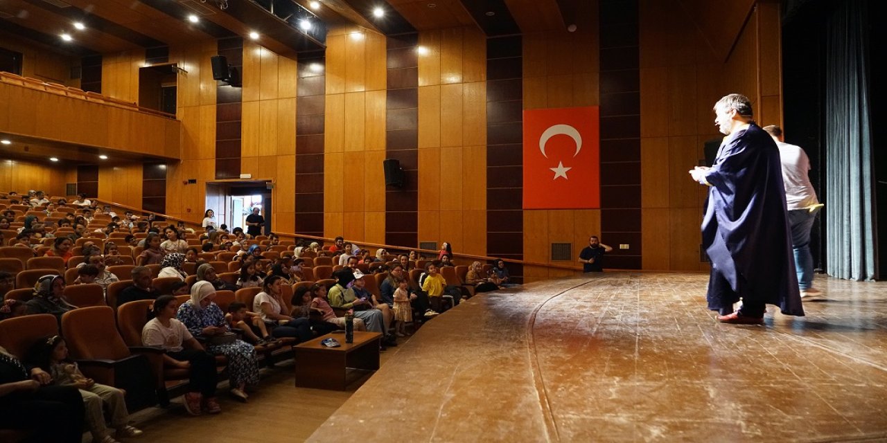 Kütüphane Macerası ile Minikler Büyülü Bir Yolculuğa Çıktı
