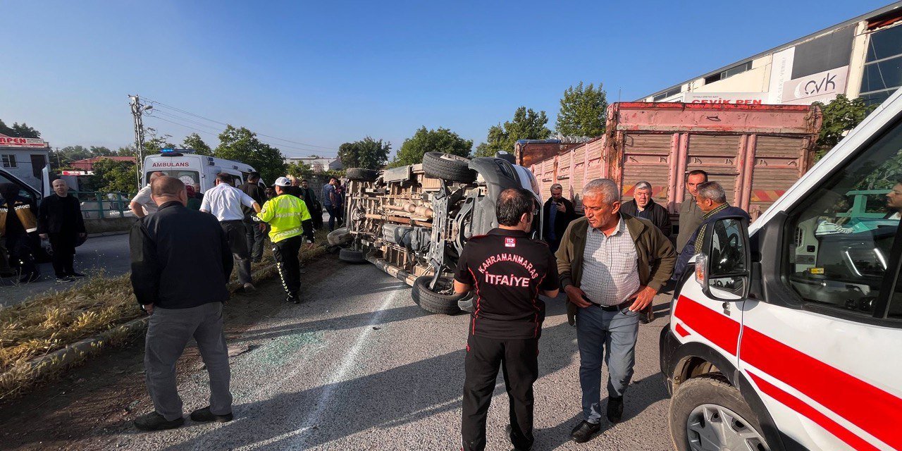 Kahramanmaraş’ta servis minibüsüyle otomobil çarpıştı: 12 yaralı
