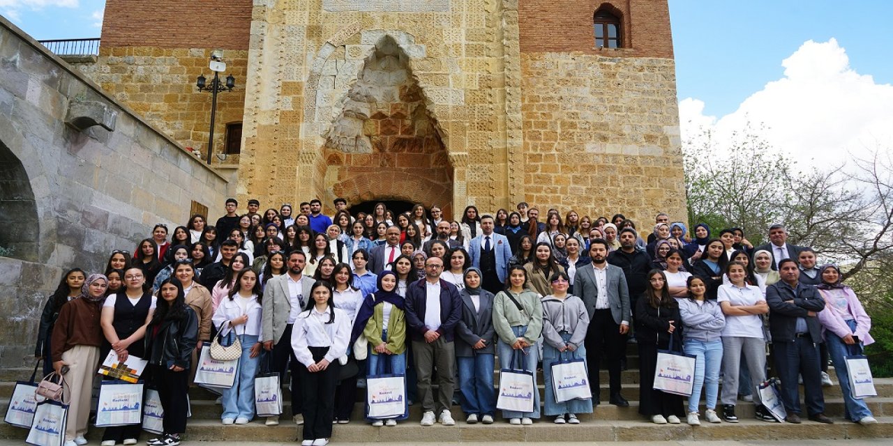 Eshab-ı Kehf’te Edebiyat Yolculuğu