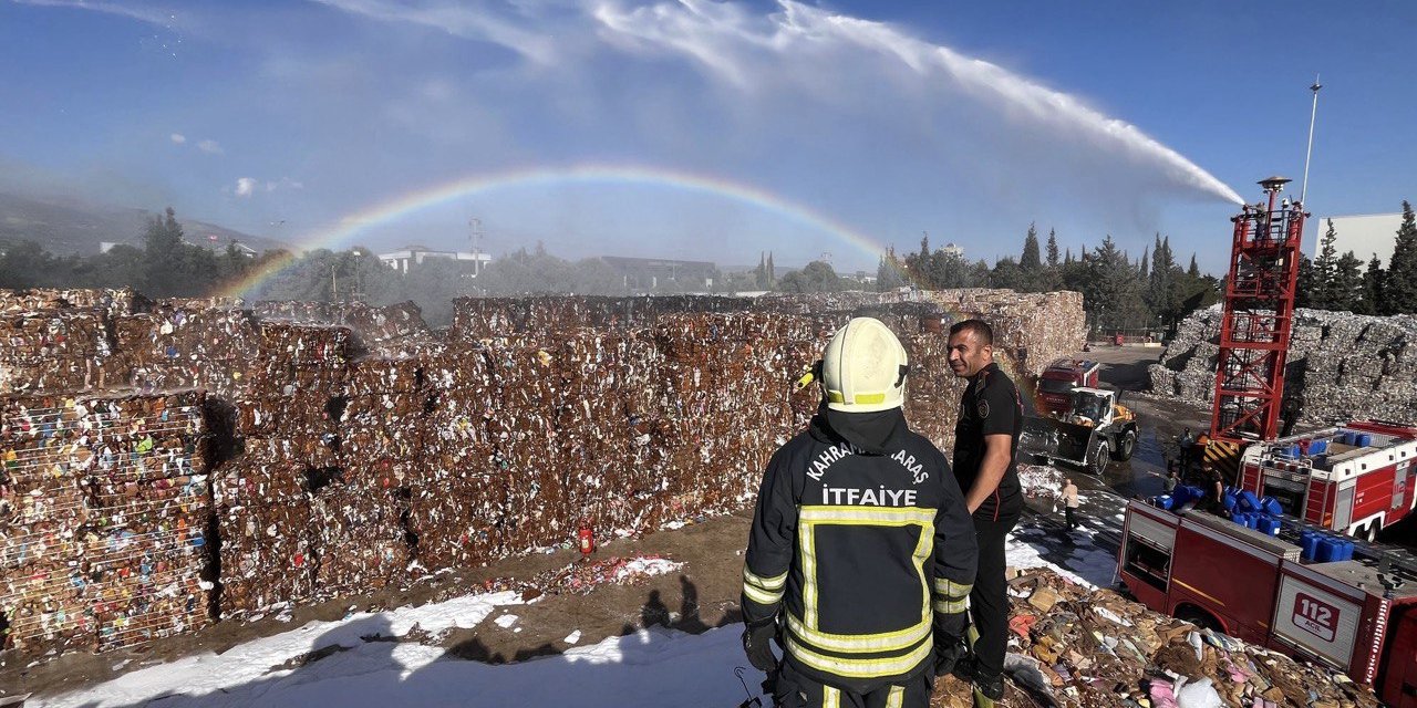 Kahramanmaraş’ta Kağıt Fabrikası Yangını Maddi Hasara Neden Oldu