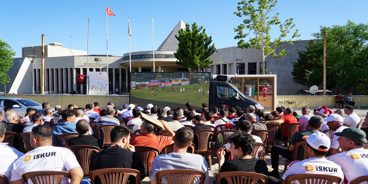 Kahramanmaraş’taki Futbol Coşkusu Dev Ekrana Taştı: İstiklalspor Finale Yükseldi