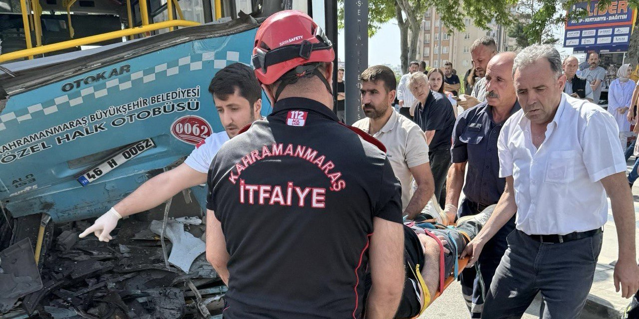 Kahramanmaraş’ta otomobil halk otobüsüne arkadan çarptı: 1 ölü 8 yaralı