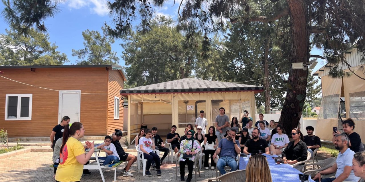Akdeniz Üniversitesi Öğrencilerinden Otizmli Bireylerle Doğaya Dokunuş
