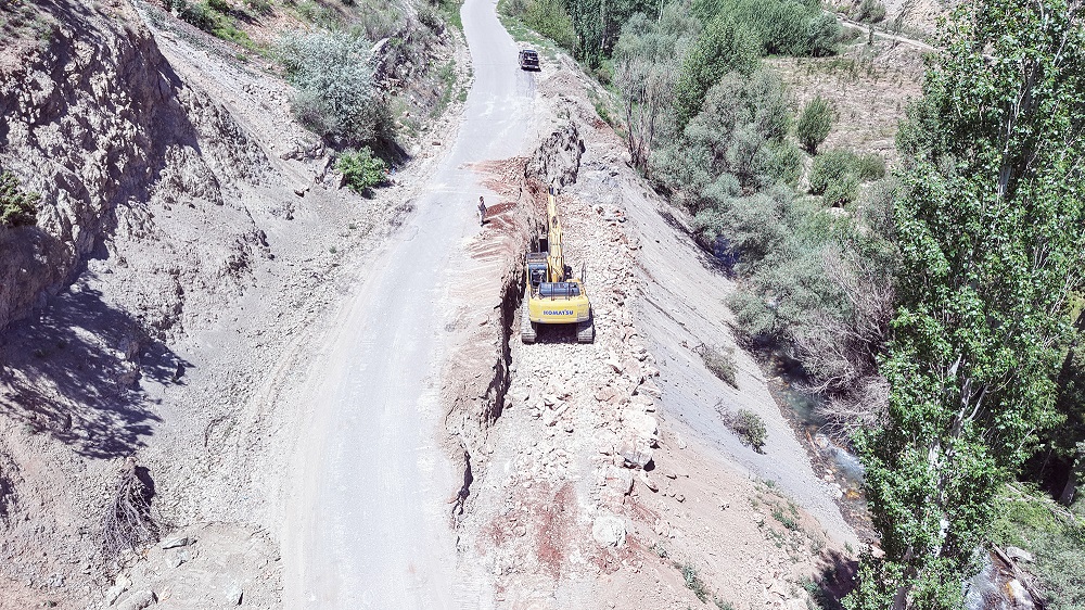 Nurhak’ta Tatlar ve Yeni Mahalle’yi Elbistan Karayolu’na Bağlayan Yol Genişletiliyor