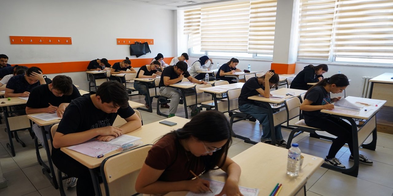 11 İlçede Eş Zamanlı YKS Deneme Sınavı